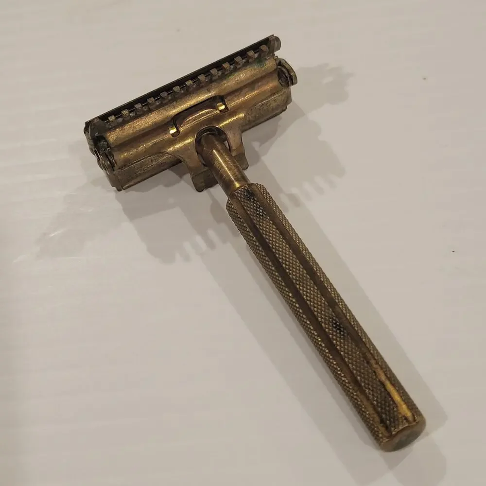 Vintage Valet Autostrop Safety Razor Gold tone. New York, USA
